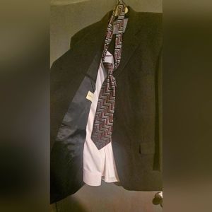 Men's Wearhouse Joseph & Feiss Black Suit with Tie and Pink Dress Shirt - 36R